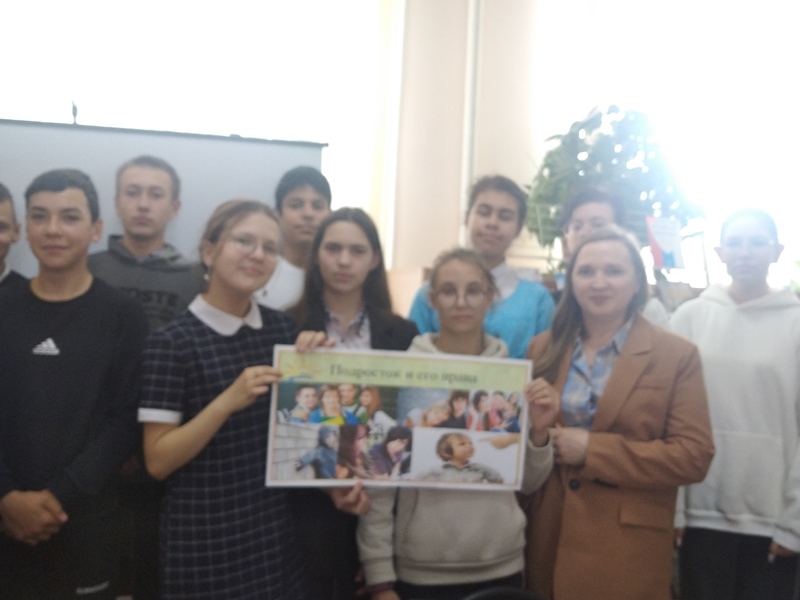 12 апреля 2023 года в МКУК «Ивановская сельская библиотека» для учащихся 8 «Б» класса МБОУ СОШ №18 состоялся правовой час «Детство под защитой закона».